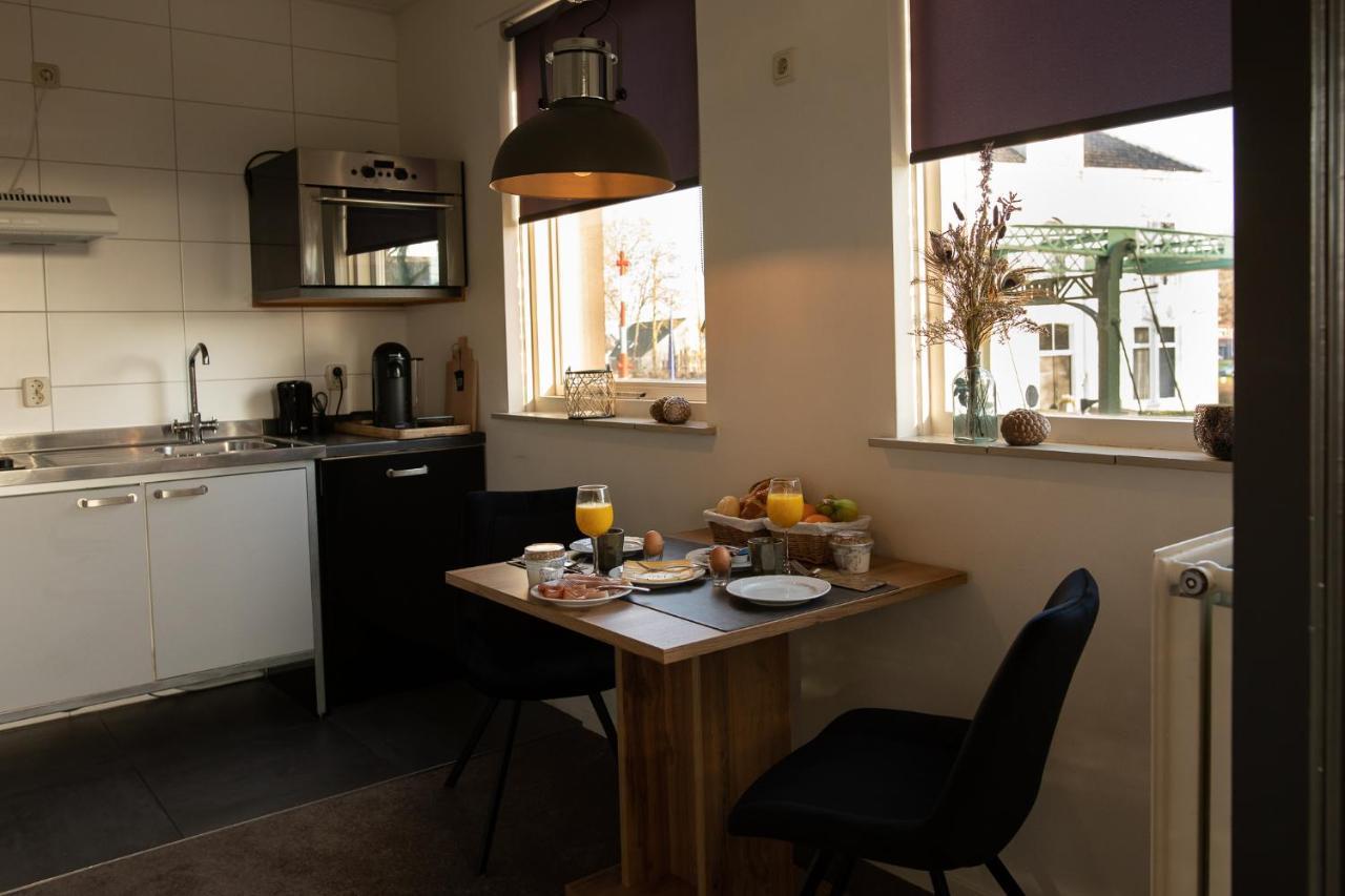 Yep! Slapen Bij De Sluis Bed & Breakfast Blokzijl Exterior foto